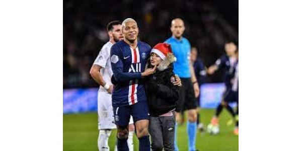 Real Madryt chce wymienić Varane na Mbappé